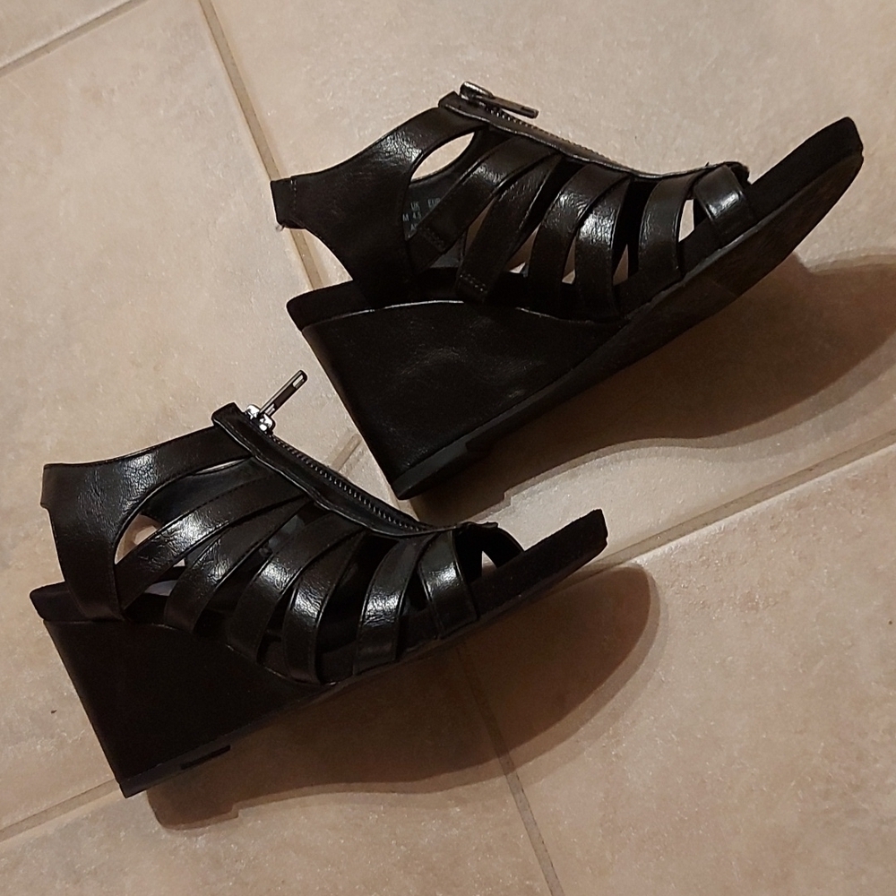Life Stride Hollie Black Wedge Sandals